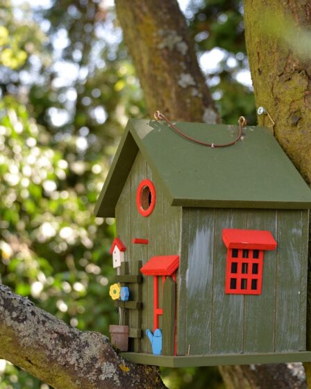 Vogelhäuschen im Garten